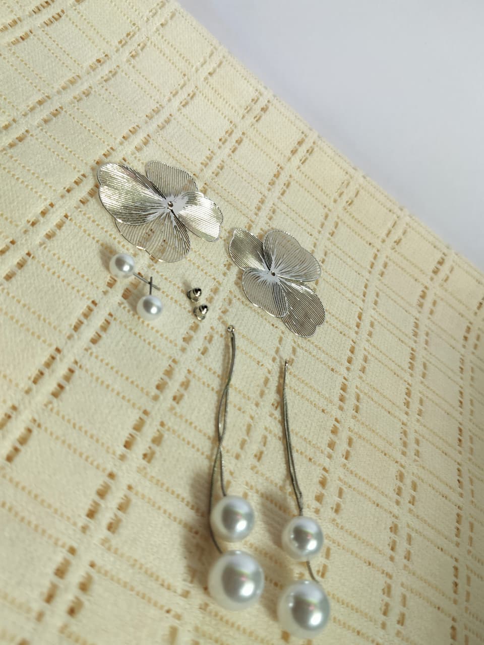 Luxury Korean Floral Earrings – Minimal Everyday Jewelry