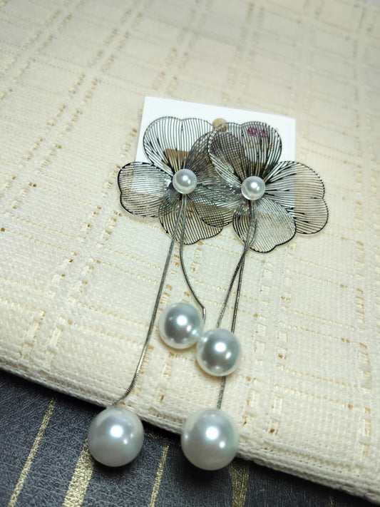 Luxury Korean Floral Earrings – Minimal Everyday Jewelry