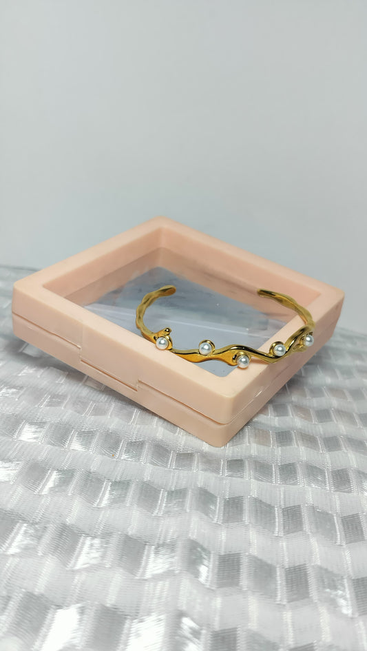 Wavy Pearl Accent Bracelet – Anti Tarnish Stainless Steel