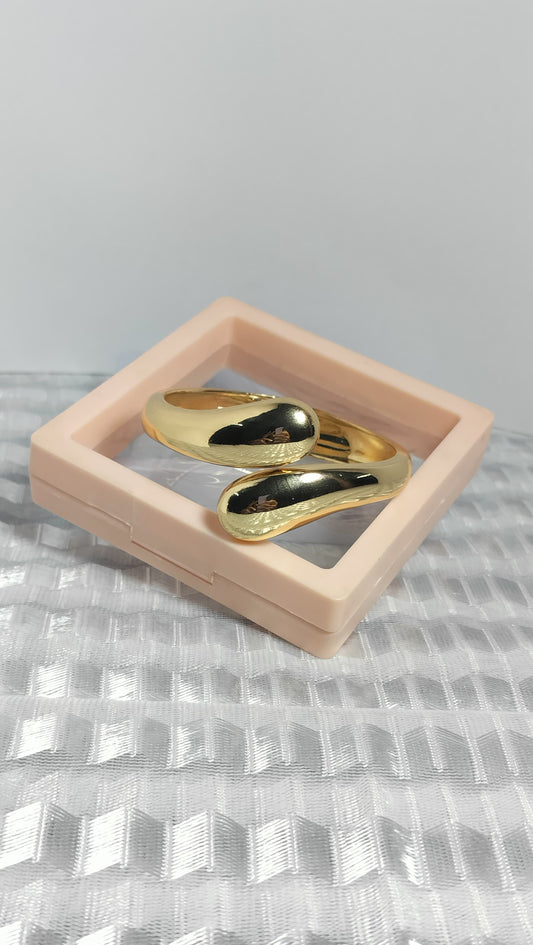 Anti Tarnish Stainless Steel Overlap Design Gold Bracelet