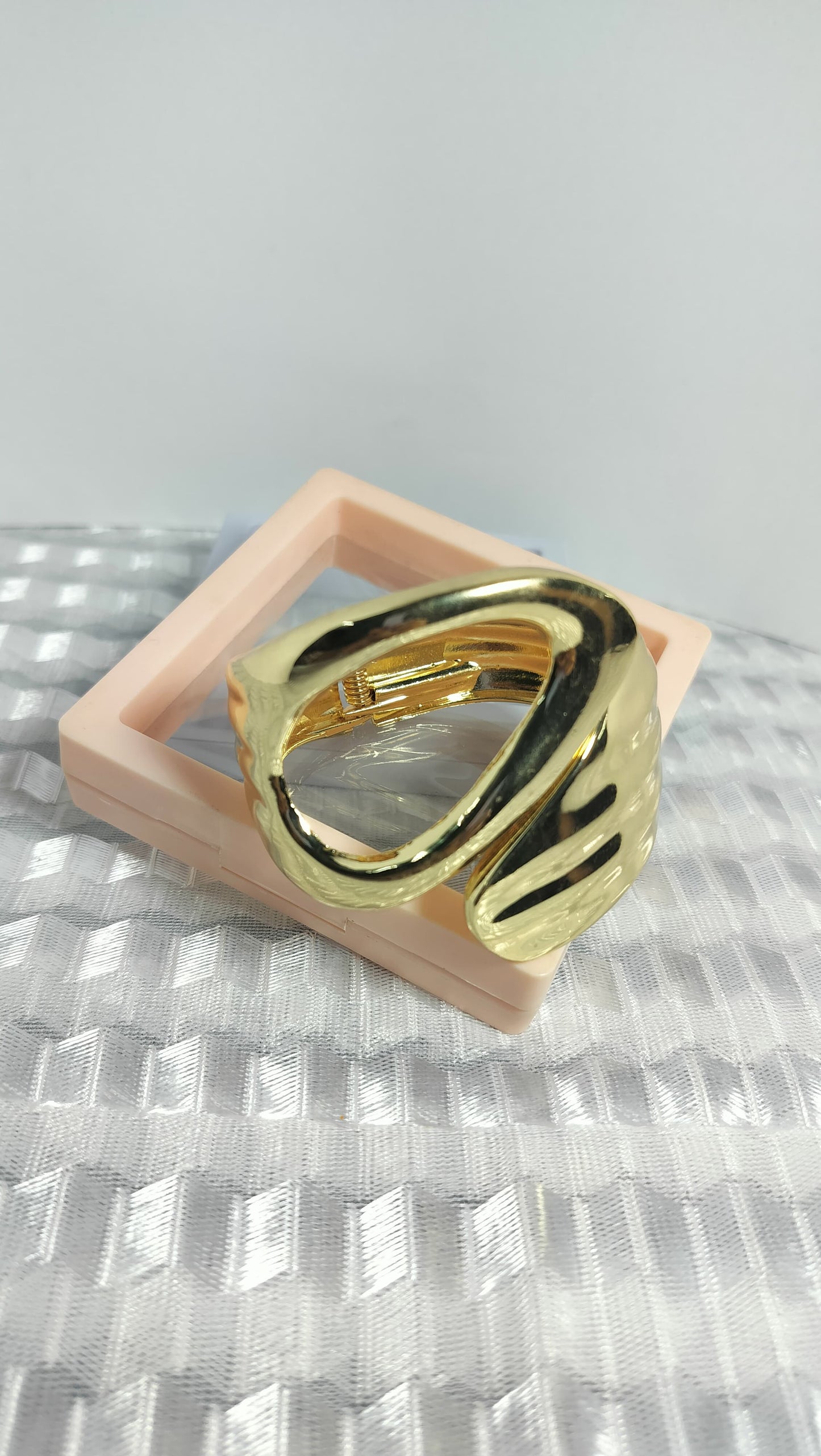 Elegant Open Wave Design Hair Claw Clip – Anti Tarnish Stainless Steel